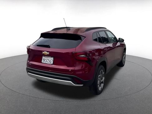 Used 2025 Chevrolet Trax LT image 14