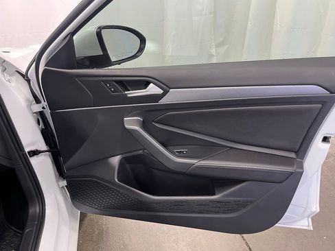 Certified 2023 Volkswagen Jetta SE w/ Panoramic Sunroof Package image 12