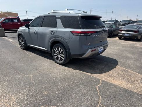 Used 2022 Nissan Pathfinder Platinum w/ Cargo Package FWD image 5
