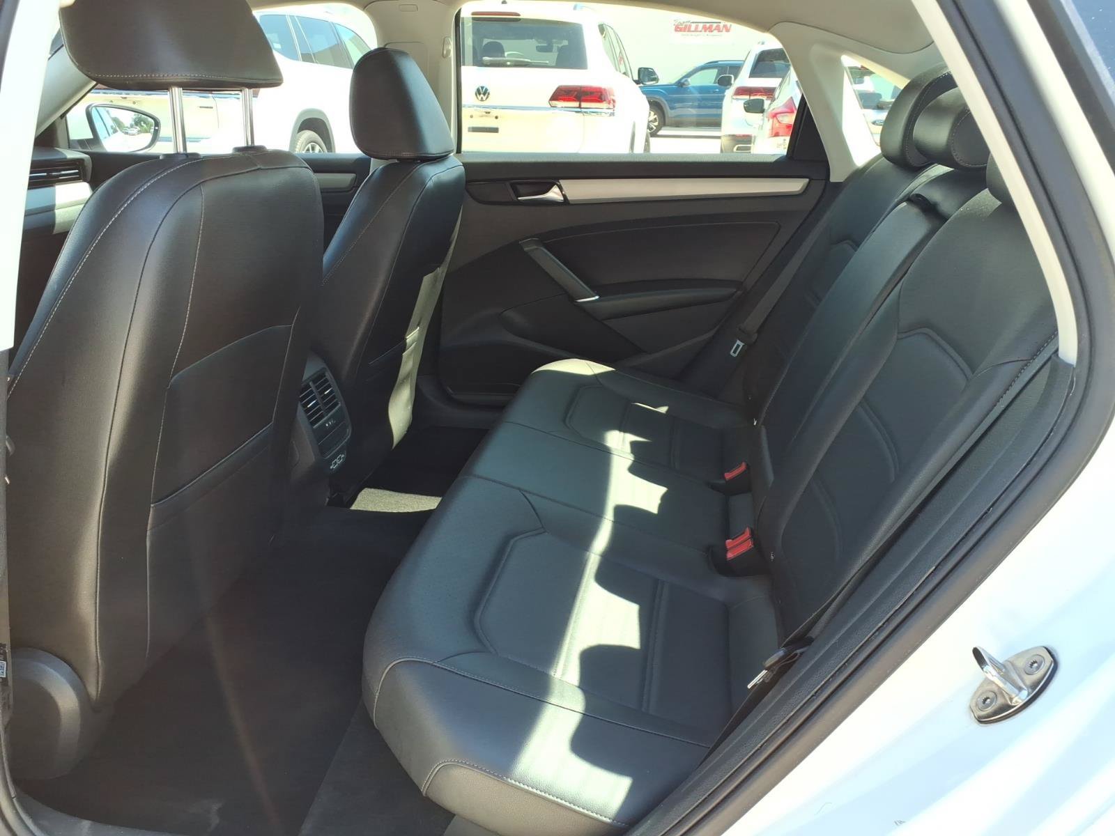 Used 2021 Volkswagen Passat 2.0T SE FWD image 9