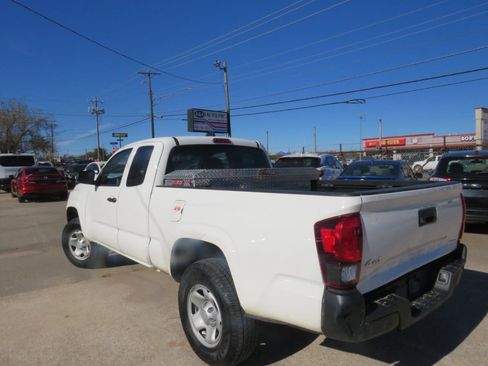 Used 2022 Toyota Tacoma SR AWD/4WD image 7