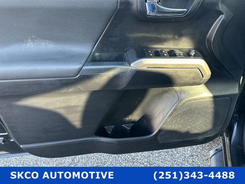 Used 2021 Toyota Tacoma TRD Sport image 12