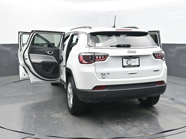 Used 2024 Jeep Compass Latitude AWD/4WD image 64