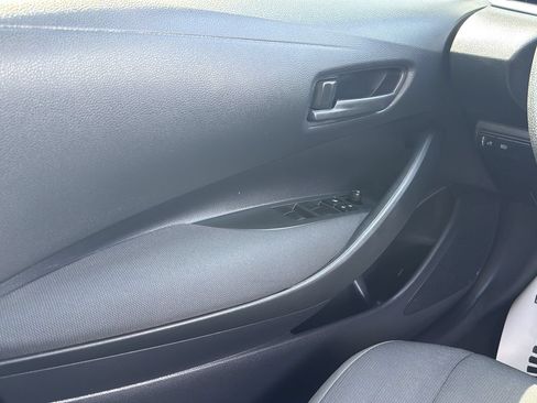 Used 2022 Toyota Corolla LE FWD image 11