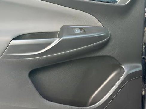 Used 2023 Chevrolet Bolt EUV LT image 39