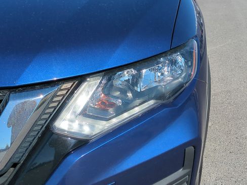 Used 2018 Nissan Rogue SV image 12