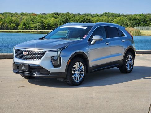 Certified 2025 Cadillac XT4 Premium Luxury FWD image 2