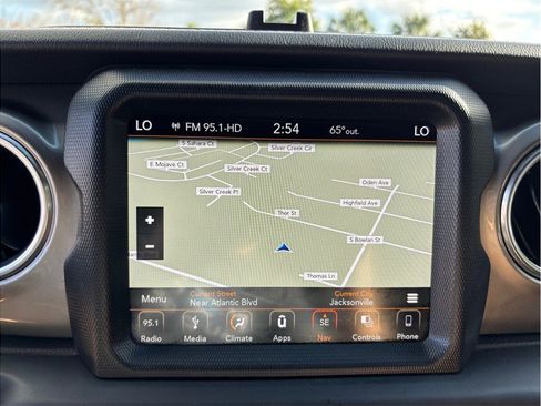 Used 2018 Jeep Wrangler Unlimited Sahara image 23