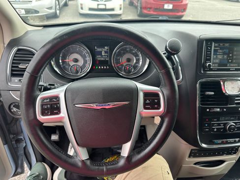 Used 2013 Chrysler Town & Country Touring-L w/ Entertainment Group #2 image 14