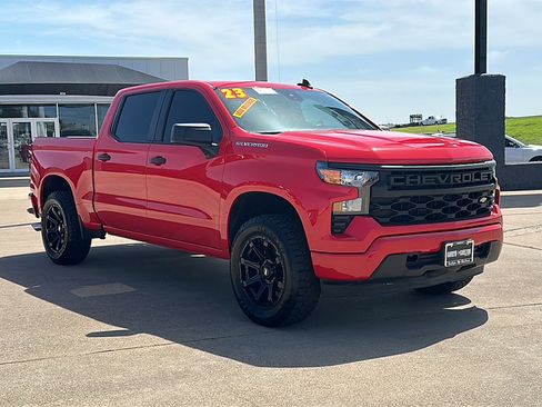 Used 2023 Chevrolet Silverado 1500 Custom image 10