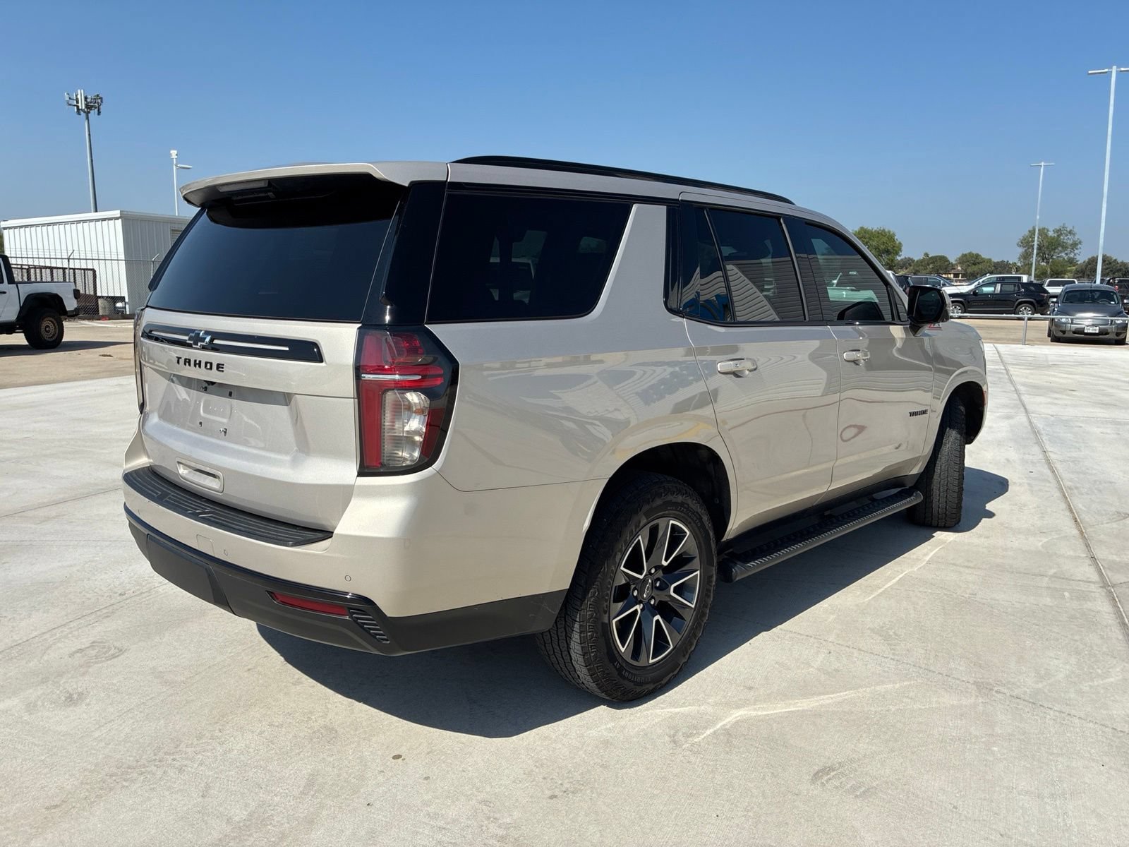 Used 2023 Chevrolet Tahoe Z71 w/ Luxury Package AWD/4WD image 7