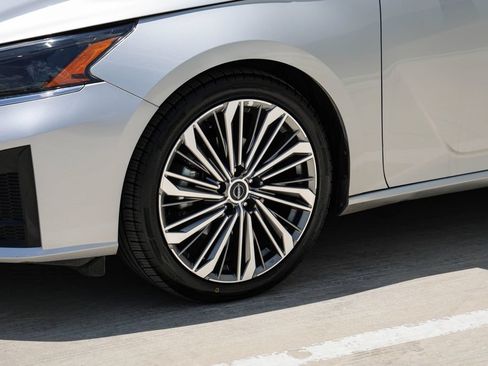 Used 2023 Nissan Altima 2.5 SL FWD image 32