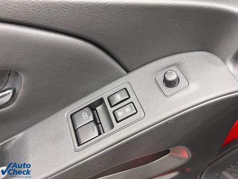 Used 2025 Nissan Frontier SV image 30