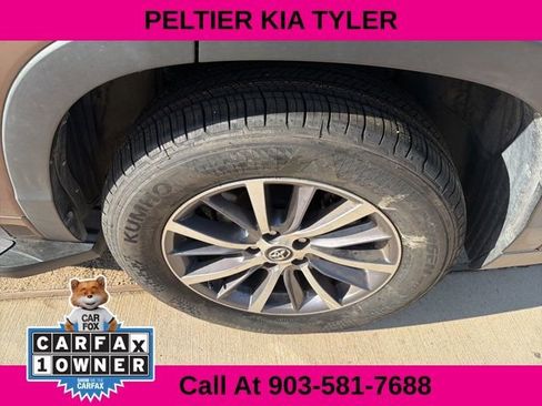 Used 2017 Toyota Highlander XLE image 9