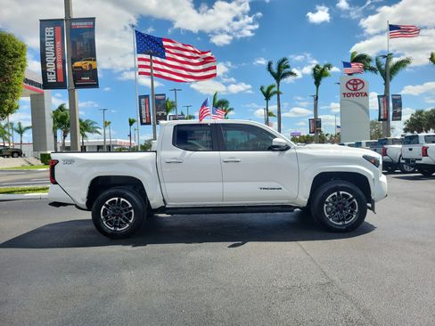 Used 2025 Toyota Tacoma TRD Sport image 13