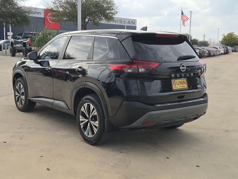 Used 2023 Nissan Rogue SV image 5