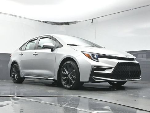 Used 2025 Toyota Corolla XSE FWD image 31