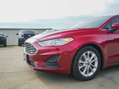 Used 2020 Ford Fusion SE image 27