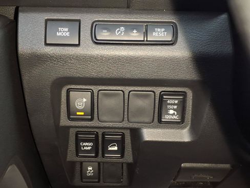 Used 2022 Nissan Frontier SV AWD/4WD image 19