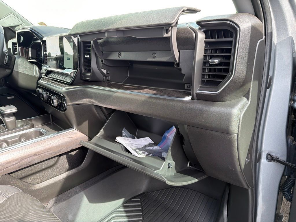 Used 2023 Chevrolet Silverado 1500 LTZ AWD/4WD image 41