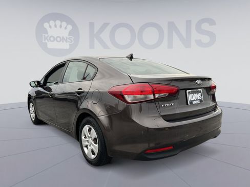 Used 2017 Kia Forte LX image 4