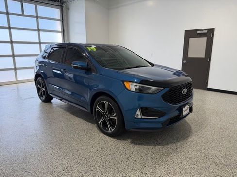 Used 2019 Ford Edge ST w/ Cold Weather Package AWD/4WD image 2