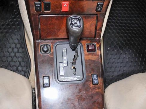 Used 1995 Mercedes-Benz SL 320 image 14