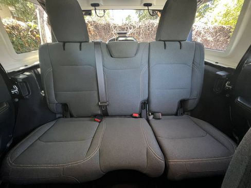 Used 2025 Jeep Wrangler Unlimited Sahara AWD/4WD image 38