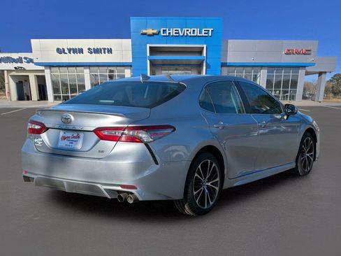 Used 2019 Toyota Camry LE image 10