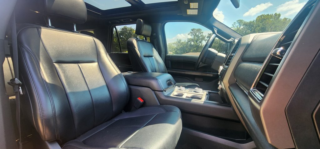Used 2020 Ford Expedition XLT w/ Equipment Group 202A AWD/4WD image 29