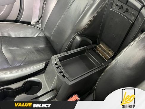 Used 2010 Chrysler Sebring Touring w/ Hands-Free Convenience Group FWD image 20