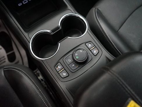 Used 2022 GMC Terrain SLT image 34