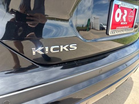 Used 2023 Nissan Kicks SR w/ SR Premium Package FWD image 10