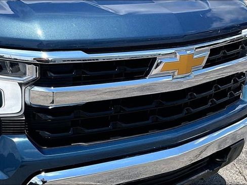 Used 2024 Chevrolet Silverado 1500 LT AWD/4WD image 34
