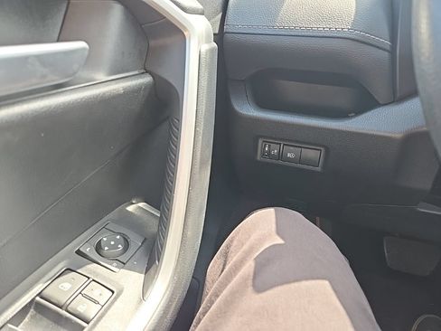 Used 2025 Toyota RAV4 XLE FWD image 21