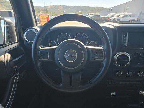 Used 2018 Jeep Wrangler Unlimited Sahara AWD/4WD image 13