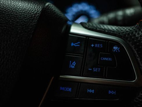 Used 2024 Toyota Sienna XSE w/ XSE Plus Package FWD image 18