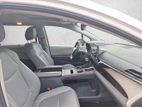 Used 2023 Toyota Sienna XLE image 21