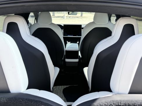 Used 2022 Tesla Model X image 3