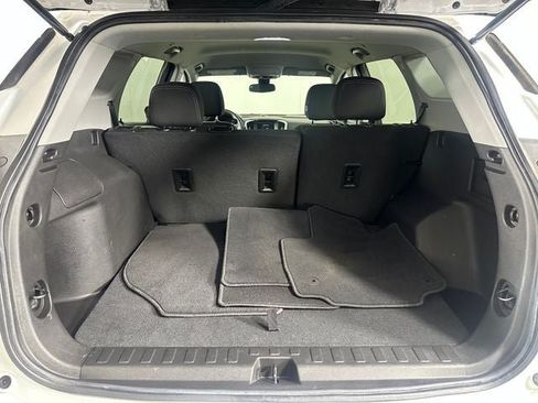 Used 2022 GMC Terrain SLE FWD image 26