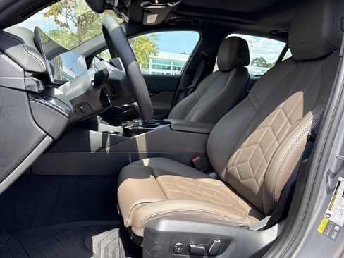 Used 2025 BMW i5 eDrive40i w/ Premium Package image 15