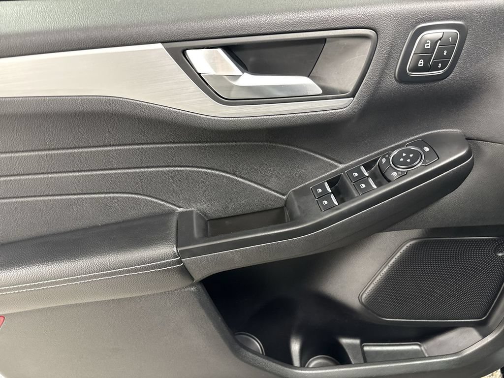 Used 2025 Ford Escape Platinum AWD/4WD image 11