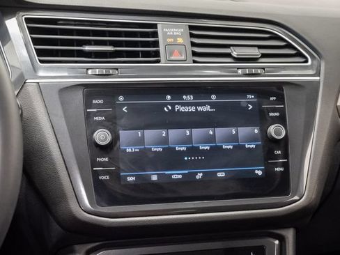 Used 2024 Volkswagen Tiguan SE FWD image 16