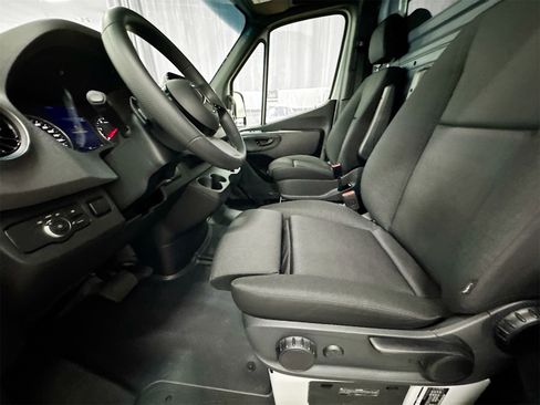 Certified 2025 Mercedes-Benz Sprinter 2500 image 21