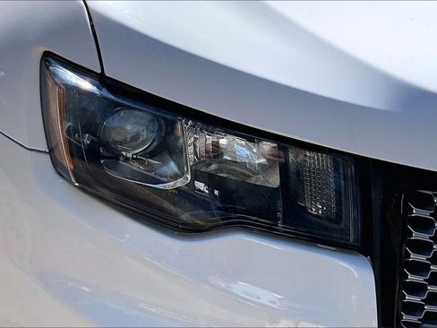 Used 2017 Jeep Grand Cherokee Altitude image 29