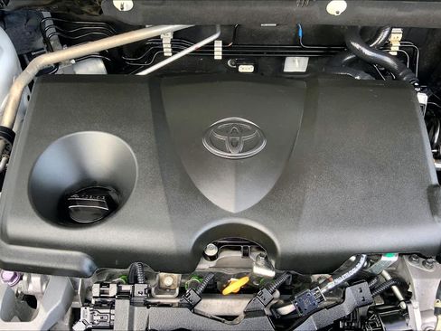 Used 2022 Toyota RAV4 LE FWD image 32