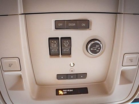 Used 2018 GMC Yukon Denali image 27