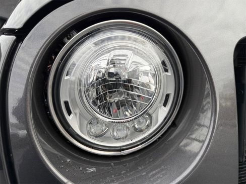 Used 2017 Jeep Wrangler Unlimited Rubicon image 22