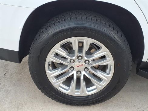 Used 2024 GMC Yukon SLT image 13