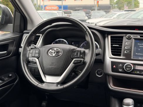 Used 2018 Toyota Highlander XLE w/ Protection Package #3 AWD/4WD image 38